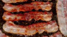 OMS alerta: bacon, salsicha e lingui&ccedil;a podem causar c&acirc;ncer