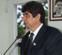 Quedas - Jacar&eacute; se licencia do cargo para viagem ao exterior