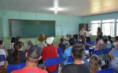 Pinh&atilde;o - Prefeito e Secret&aacute;ria de Educa&ccedil;&atilde;o participam de reuni&atilde;o na escola da comunidade de Todos os Santos