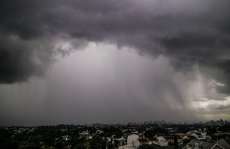 Simepar alerta para temporal e queda nas temperaturas no Paran&aacute;