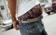 Nos Estados Unidos, cidade cria lei para multar quem usa cal&ccedil;a mostrando a cueca