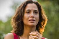 Camila Pitanga volta &agrave;s grava&ccedil;&otilde;es e pede ora&ccedil;&otilde;es