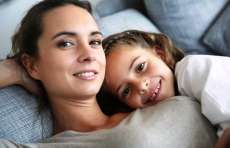 Conhe&ccedil;a 6 raz&otilde;es para namorar uma m&atilde;e solteira