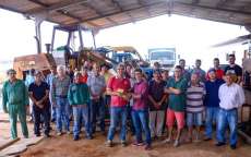 Catanduvas - Prefeito Mois&eacute;s presta homenagem a servidor