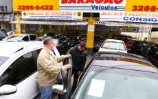 Mesmo endividado, paranaense faz esfor&ccedil;o para trocar de carro