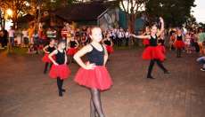 Tr&ecirc;s Barras - Pra&ccedil;a Municipal Jo&atilde;o Batista Cerutti foi palco de apresenta&ccedil;&otilde;es natalinas, dan&ccedil;a e muita m&uacute;sica