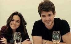 Romance no ar? Maur&iacute;cio Destri nega namoro com Bruna Marquezine