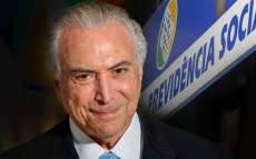 Temer retira servidores estaduais e municipais da reforma