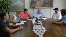 Tr&ecirc;s Barras - Secretaria de administra&ccedil;&atilde;o realizou reuni&atilde;o para organizar o espa&ccedil;o da torre de transmiss&atilde;o de sinal para TV