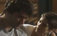 'A Lei do Amor': Let&iacute;cia consola Tiago pelo sumi&ccedil;o de Isabela