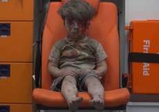 Garoto de 5 anos ensanguentado ap&oacute;s bombardeio gera como&ccedil;&atilde;o. Veja o v&iacute;deo!