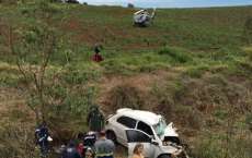 Homem morre ap&oacute;s carro colidir frontalmente com caminh&atilde;o na PR-445