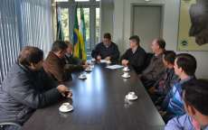 Laranjeiras - Prefeito assina decreto, e cede prédio por inteiro à Câmara