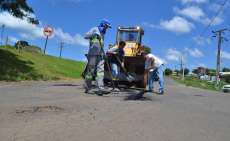 Pinh&atilde;o - Secretaria de Obras realiza opera&ccedil;&atilde;o &ldquo;Tapa Buraco&rdquo; na cidade