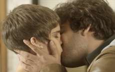 'A Lei do Amor': Tiago pede para reatar o noivado com Let&iacute;cia