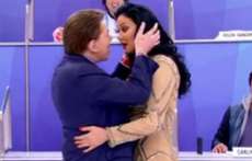 Apresentador Silvio Santos protagoniza cena rom&acirc;ntica com Helen Ganzarolli