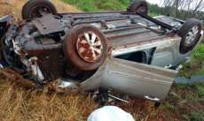 Motorista tem ferimentos leves ap&oacute;s capotamento na BR-376