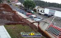 Laranjeiras - Muro da Acils desaba e cai em cima de veículos