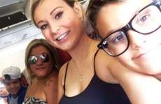 Recuperada, Andressa Urach viaja com a fam&iacute;lia