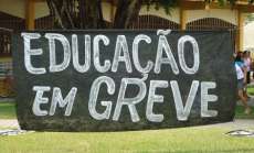 Professores aprovam greve para o pr&oacute;ximo dia 26 no Paran&aacute;