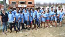 Pinh&atilde;o - 60 adolescentes recebem uniformes da Secretaria de Assist&ecirc;ncia Social