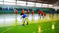 Pinh&atilde;o - Alunos das escolas municipais disputaram neste domingo dia 04, o festival de handebol