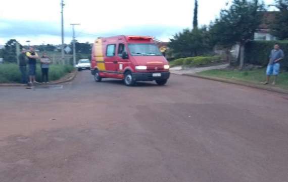 Laranjeiras - Acidente entre carro e moto deixa duas pessoas feridas