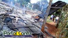 Nova Laranjeiras - Casa &eacute; totalmente destru&iacute;da pelo fogo - Veja fotos