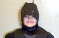 Cidade vira Gotham City para realizar sonho de menino com Leucemia