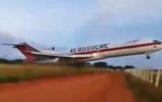 Avi&atilde;o ultrapassa pista ao decolar e cai minutos depois. Veja o v&iacute;deo!