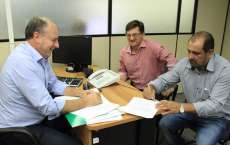 Campo Bonito - Prefeito recebe autoriza&ccedil;&atilde;o para licitar rolo compactador