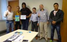Pinh&atilde;o - Professor de Capoeira recebe certificado