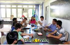 Laranjeiras - Em reunião, Sirlene Svartz propõe soluções para o impasse sobre verba para o transporte universitário