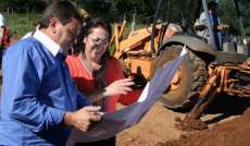 Laranjeiras - Cumprindo o prazo prometido, prefeitura inicia calçamento do Monte Castelo