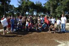 Pinh&atilde;o - Secretaria de esportes entrega materiais esportivos para crian&ccedil;as carentes do bairro S&atilde;o Jos&eacute;
