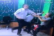 Ex-presidente do Inter acerta soco em jornalista ao vivo na TV. Veja o v&iacute;deo!