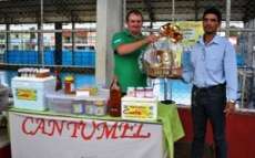 Cantumel faz entrega do prêmio da promoção da Expoagro