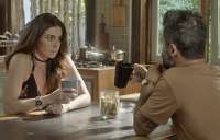 'Sol Nascente': Alice tenta contar para Mario que vai viajar com C&eacute;sar