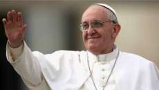 Jornal diz que papa Francisco est&aacute; com c&acirc;ncer; Vaticano desmente
