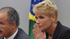 Record negocia programa di&aacute;rio com Xuxa