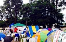 Em Curitiba, professores mant&ecirc;m acampamento em frente &agrave; Assembleia durante o Carnaval