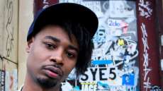 F&atilde; pratica ato sexual em rapper durante show