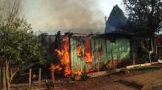 Cand&oacute;i - Resid&ecirc;ncia fica totalmente destru&iacute;da ap&oacute;s inc&ecirc;ndio