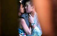 'Malha&ccedil;&atilde;o': Joana e Giovane dan&ccedil;am coladinhos e Gabriel v&ecirc; tudo de longe