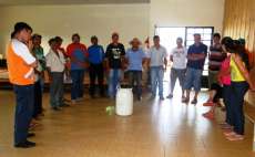 Goioxim - Secretaria de agricultura entrega botij&atilde;o de s&ecirc;men