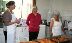 Prefeita Sirlene em oficina de culinária
