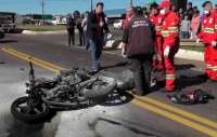 Após batida, moto pega fogo e homem morre