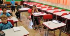 Goioxim -  Administra&ccedil;&atilde;o investe na educa&ccedil;&atilde;o e troca todas as carteiras e cadeiras das escolas do Munic&iacute;pio