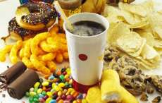 Alimentos gordurosos e industrializados poder&atilde;o ter r&oacute;tulos que alertam sobre riscos &agrave; sa&uacute;de