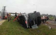 &Ocirc;nibus de excurs&atilde;o tomba na Argentina e deixa mortos